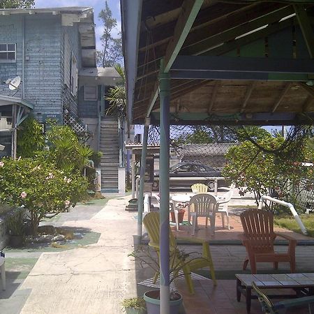 Arawak Inn Nassau Exterior photo